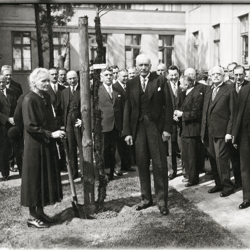 1932 Otwarcie Instytutu sadzenie drzewek – z Archiwum WBH